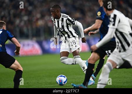 Torin, Italien. 03. April 2022. Denis Zakaria (Juventus) während des italienischen „Serie A“-Spiels zwischen Juventus 0-1 Inter im Allianz Stadium am 3. April 2022 in Turin, Italien. (Foto von Maurizio Borsari/AFLO Credit: Aflo Co. Ltd./Alamy Live News Stockfoto
