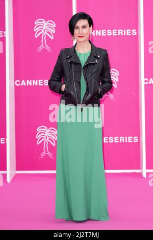 Cannes, Frankreich. 03. April 2022. Ovidie besucht den rosa Teppich während des Canneseries Festival 5., am 03. April 2022 in Cannes, Frankreich. Foto von David Niviere/ABACAPRESS.COM Quelle: Abaca Press/Alamy Live News Stockfoto