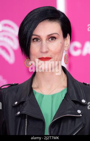 Cannes, Frankreich. 03. April 2022. Ovidie besucht den rosa Teppich während des Canneseries Festival 5., am 03. April 2022 in Cannes, Frankreich. Foto von David Niviere/ABACAPRESS.COM Quelle: Abaca Press/Alamy Live News Stockfoto