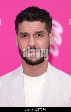 Cannes, Frankreich. 03. April 2022. Soufiane Guerrab nimmt am 03. April 5. 2022 in Cannes, Frankreich, am rosa Teppich Teil. Foto von David Niviere/ABACAPRESS.COM Quelle: Abaca Press/Alamy Live News Stockfoto