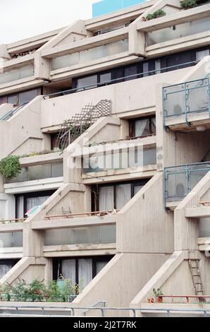 Allgemeine Ansichten der Alexandra Road Wohnsiedlung, richtig bekannt als die Alexandra und Ainsworth Anwesen, aber häufiger Rowley Way genannt. Am 18. August 1993 erhielt sie den Status der Klasse II*. Camden, London. 20.. August 1993. Stockfoto