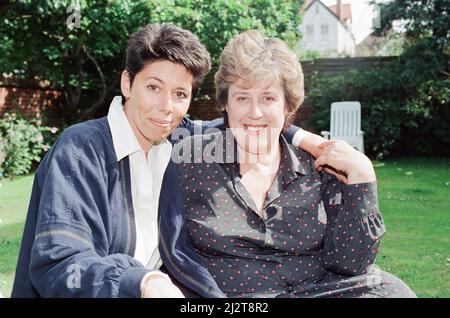 Sally Becker, britische Helferin und Heldin, Bild vom 10.. September 1993. Sally war im kriegsgeplagten ehemaligen Jugoslawien geblieben, nachdem er bei der Durchführung von Hilfskonvois für die in Surrey ansässige Wohltätigkeitsorganisation Medjugorje Appeal mitgeholfen hatte. Die 33-jährige Künstlerin aus Hove in Sussex verließ Bosnien eine Heldin, die als Engel von Mostar bezeichnet wurde, weil sie allein verwundete Kinder gerettet hatte, die in der von der Schlacht zerrissenen Stadt gefangen waren. Stockfoto