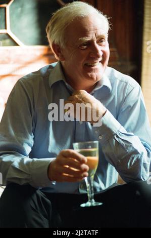 John Le Carre zu Hause in Hampstead. 6.. Juli 1993. Stockfoto