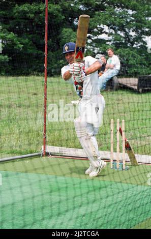 Sachin Tendulkar, erster Unterzeichner im Ausland für den Yorkshire County Cricket Club, im Bild „Üben in den Netzen“, Sheffield, 16.. Juli 1992. Stockfoto