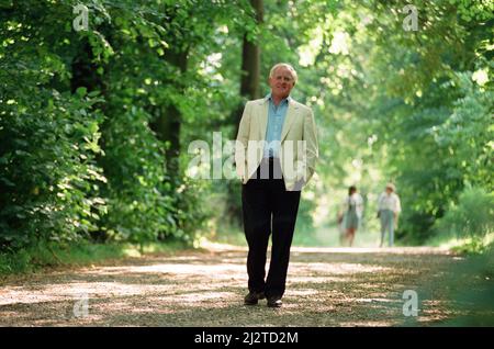 John Le Carre in der Nähe seines Hauses in Hampstead. 6.. Juli 1993. Stockfoto