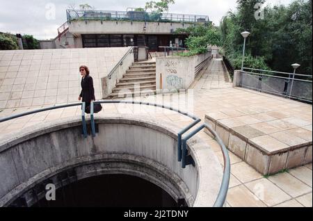 Allgemeine Ansichten der Alexandra Road Wohnsiedlung, richtig bekannt als die Alexandra und Ainsworth Anwesen, aber häufiger Rowley Way genannt. Am 18. August 1993 erhielt sie den Status der Klasse II*. Camden, London. 20.. August 1993. Stockfoto