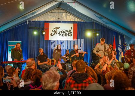 Quebecois Musiker, Le Diable A Cinq mit Le Winston Band, Festival du Bois, Maillardville, Coquitlam, British Columbia, Kanada Stockfoto