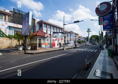 Vordereingang der Discovery Mall an der Jl. Kartika Plaza in Kuta, Bali. Stockfoto