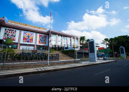 Vordereingang der Discovery Mall an der Jl. Kartika Plaza in Kuta, Bali. Stockfoto