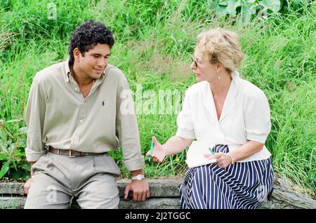 Sachin Tendulkar, erster Unterzeichner im Ausland für den Yorkshire County Cricket Club, im Interview mit einem Mitglied der thje Press, Sheffield, 16.. Juli 1992. Stockfoto