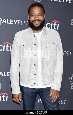 Hollywood, USA. 03. April 2022. Anthony Anderson bei der jährlichen PaleyFestLA 39. - ‘Black-ish', die am 3. April 2022 im Dolby Theater in Hollywood, CA, stattfand. © Janet Gough/AFF-USA.COM Quelle: AFF/Alamy Live News Stockfoto