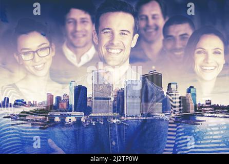 Wir stehen zusammen. Mehrfachaufnahme einer Gruppe von glücklichen Mitarbeitern, die einer urbanen Landschaft überlagert sind. Stockfoto