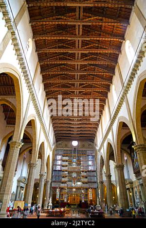 Das Innere der historischen Basilika Santa Croce in Florenz Italien Stockfoto