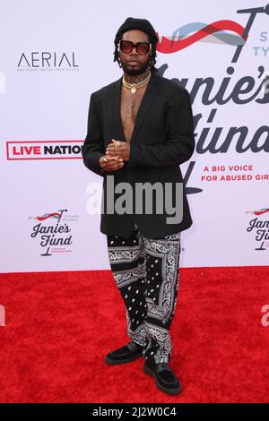 Hollywood, USA. 03. April 2022. Serpentwithfeet nimmt an der jährlichen GRAMMY Awards Viewing Party 4. Teil, die Janie's Fund am 3. April 2022 im Hollywood Palladium in Los Angeles, Kalifornien, unterstützt. Foto: Crash/imageSPACE/Sipa USA Kredit: SIPA USA/Alamy Live News Stockfoto