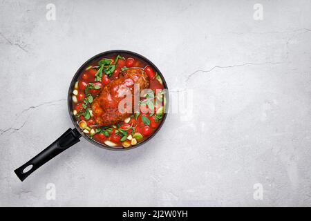 Langsam gegartes Topfbraten, Draufsicht Stockfoto