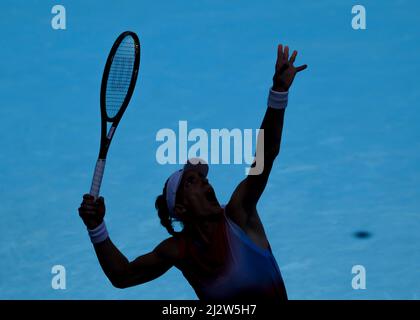 Silhouette der deutschen Tennisspielerin Andrea Petkovic bei den Australian Open 2022, Melbourne Park, Melbourne, Victoria, Australien Stockfoto