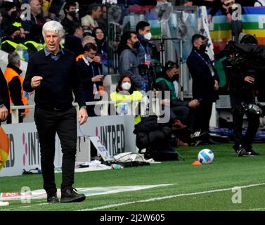 BERGAMO, ITALIEN - 03. APRIL: Gian Piero Gasperini Cheftrainer von Atalanta BC reagiert während des Serie-A-Spiels zwischen Atalanta BC und SSC Napoli im Gevisstadion am 3. April 2022 in Bergamo, Italien. (Foto nach MB-Medien) Stockfoto