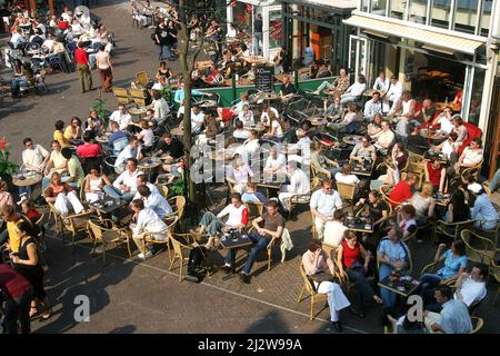 Niederlande, Arnhem - Cafés oder Pubs mit Terrassen auf dem Korenmarkt Platz in der Altstadt der Stadt Stockfoto