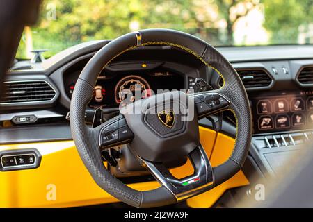 Slowenien, Ljubljana - Juni 10 2021: Lamborghini Urus Super Sport Utility Vehicle. Stockfoto