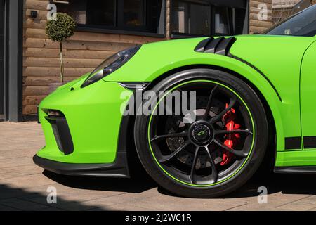 Slowenien, Ljubljana - März 24 2022: Grüner Porsche 911 GT3RS Sportwagen Stockfoto