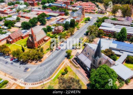 Church Street mit historischen katholischen Kirchen in der Innenstadt von Wagga Wagga Stadt von Australien - Luftbild Stadtbild. Stockfoto