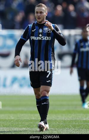 Bergamo, Italien. 03. April 2022. Teun Koopmeiners (Atalanta BC) Gesten während Atalanta BC vs SSC Napoli, italienische Fußballserie A Spiel in Bergamo, Italien, April 03 2022 Quelle: Independent Photo Agency/Alamy Live News Stockfoto