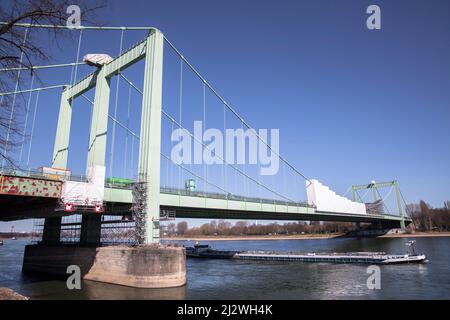 Sanierung der Rodenkirchener Rheinbrücke, Autobahnbrücke A4, Köln, Deutschland. Sanierung der Rodenkirchener Brücke ueb Stockfoto