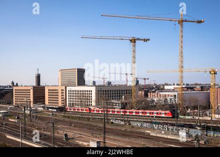 Blick auf den Bahnhof Deutz und der Baustelle des Bauvorhabens MesseCity Koeln in der Nähe der Messegelände im Stadtteil Deutz, Köln, Stockfoto