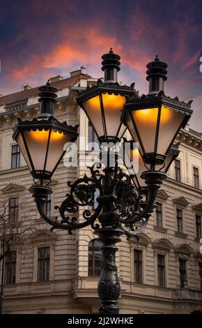Straßenlampe an der Oper Budapest Ungarn Stockfoto