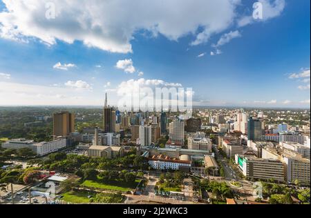 Nairobi, Kenia - Dezember 23: Blick über den nordwestlichen Teil des Geschäftsviertels von Nairobi, Kenia, mit dem Teleposta Tower links und Th Stockfoto