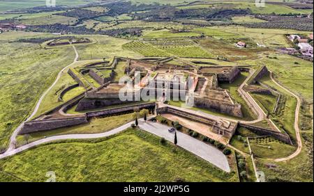 Elvas, Portugal - 26. März 2022: Luftaufnahme der Militärfestung Santa Luzia in der Grenzstadt Elvas Stockfoto