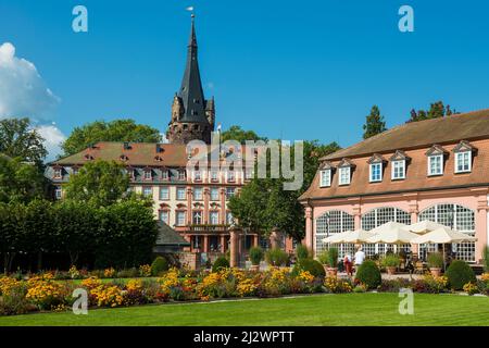 Lustgarten mit Schloss und Orangerie, Erbach, Odenwald, Hessen, Deutschland Stockfoto