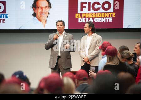 Der Präsidentschaftskandidat für das politische Bündnis Equipo Por Colombia, Federico Gutierrez (rechts) und sein Kandidat für die stellvertretende kolumbianische Präsidentschaft Stockfoto