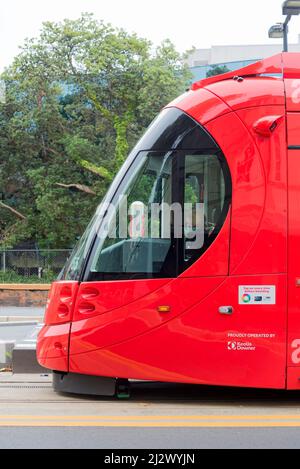 Die Newcastle Light Rail-Linie verläuft entlang der Scott und Hunter Street zwischen Newcastle Beach und dem schweren Zug- und Busverkehr in Whickham Stockfoto