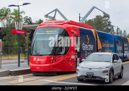 Die Newcastle Light Rail-Linie verläuft entlang der Scott und Hunter Street zwischen Newcastle Beach und dem schweren Zug- und Busverkehr in Whickham Stockfoto