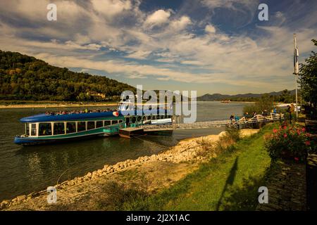 Rheinschiff "Moby Dick" vor Anker in Unkel am Rhein, Kreis Neuwied, Rheinland-Pfalz, Deutschland Stockfoto