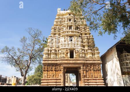 Haupteingangstor des Lord Someshwara Temple, es ist eine verzierte 14. Jahrhundert Vijayanagara Ära Dravidian Stil Konstruktion, Kolar, Karnataka, Indien Stockfoto