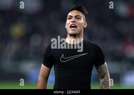 Turin, Italien. 03. April 2022. Lautaro Martinez vom FC Internazionale feiert am Ende der Serie Ein Spiel zwischen Juventus FC und FC Internazionale im Allianz Stadium am 3 2022. April in Turin, Italien. Quelle: Marco Canoniero/Alamy Live News Stockfoto