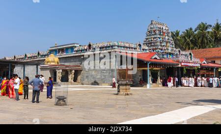 INDIEN, KARNATAKA, SRINGERI, Februar 2022, Anhänger im Shaaradambe-Tempel Stockfoto