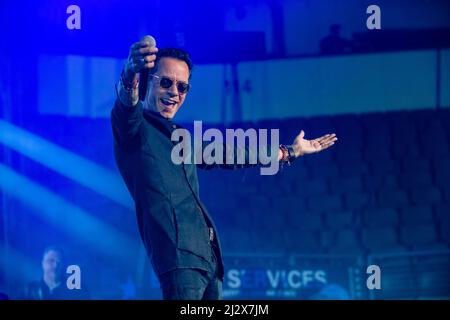 Marc Anthony tritt während seiner Palla Voy Concert Tour am 3. April 2022 im HEBCENTRE in Cedar Park, Texas, auf. (Foto von Maggie Boyd/Sipa USA) Stockfoto