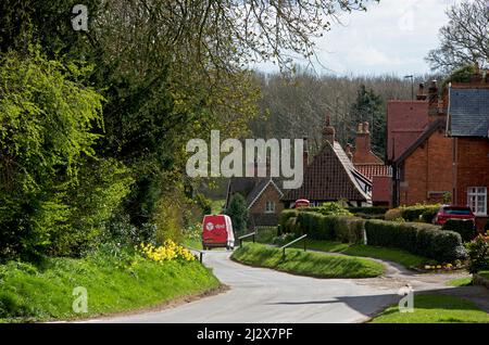 DPD Lieferwagen im Dorf South Dalton, East Yorkshire, England Stockfoto