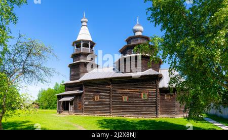 Holzkirche Mariä Himmelfahrt im Dorf Vitoslavlitsy in der Nähe von Nowgorod Great. Russland. Stockfoto