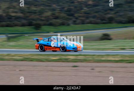 Porsche 911 GT3 Cup Car mit Tag Heuer Lackierung fährt auf der Ascari Rennstrecke Ronda - Circuito Ascari Resort Stockfoto