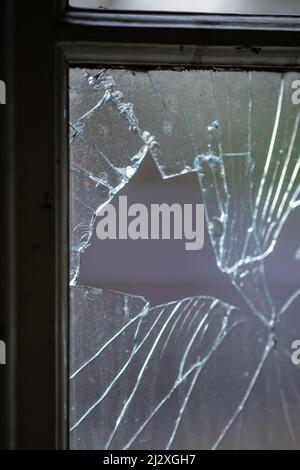 Zerbrochenes Fensterglas Stockfoto