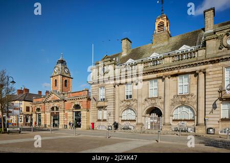 Crewe, Che-Hire. Crewe-Scheshire-Ost-Registerbüro, Memorial Square und die Backstein-Markthalle Stockfoto