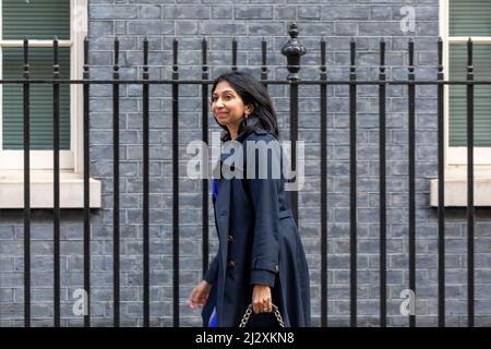 Suella Braverman QC MP, Generalanwältin, wird vor wöchentlichen Kabinettssitzungen in der Downing Street 10 gesehen. Stockfoto