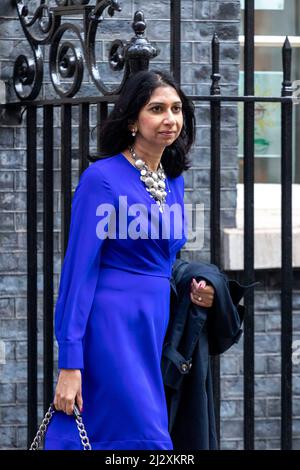 Suella Braverman QC MP, Generalanwältin, wird vor wöchentlichen Kabinettssitzungen in der Downing Street 10 gesehen. Stockfoto