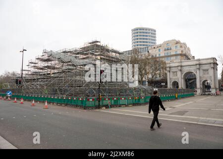 Der Marble Arch Mound, für den 6m GBP für den Bau gebraucht wurden, wird weitere 660.000 GBP für den Abbau brauchen. Aufnahmen vom 29.. März 2022. © Belinda Jiao Stockfoto