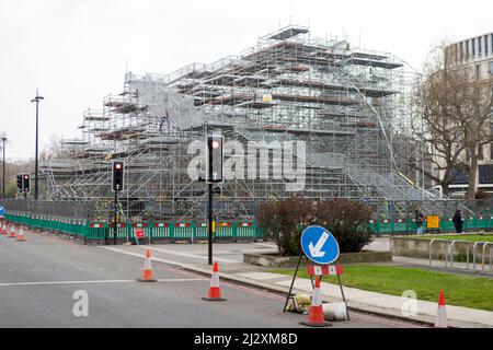 Der Marble Arch Mound, für den 6m GBP für den Bau gebraucht wurden, wird weitere 660.000 GBP für den Abbau brauchen. Aufnahmen vom 29.. März 2022. © Belinda Jiao Stockfoto