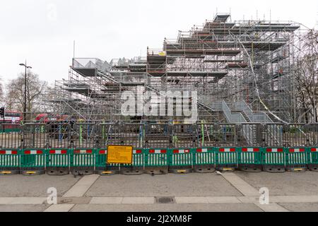 Der Marble Arch Mound, für den 6m GBP für den Bau gebraucht wurden, wird weitere 660.000 GBP für den Abbau brauchen. Aufnahmen vom 29.. März 2022. © Belinda Jiao Stockfoto